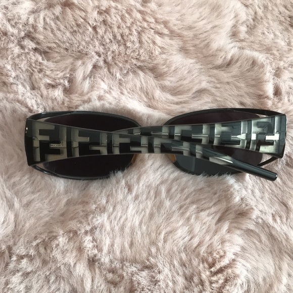 Fendi men sunglass - Picture 2 of 3